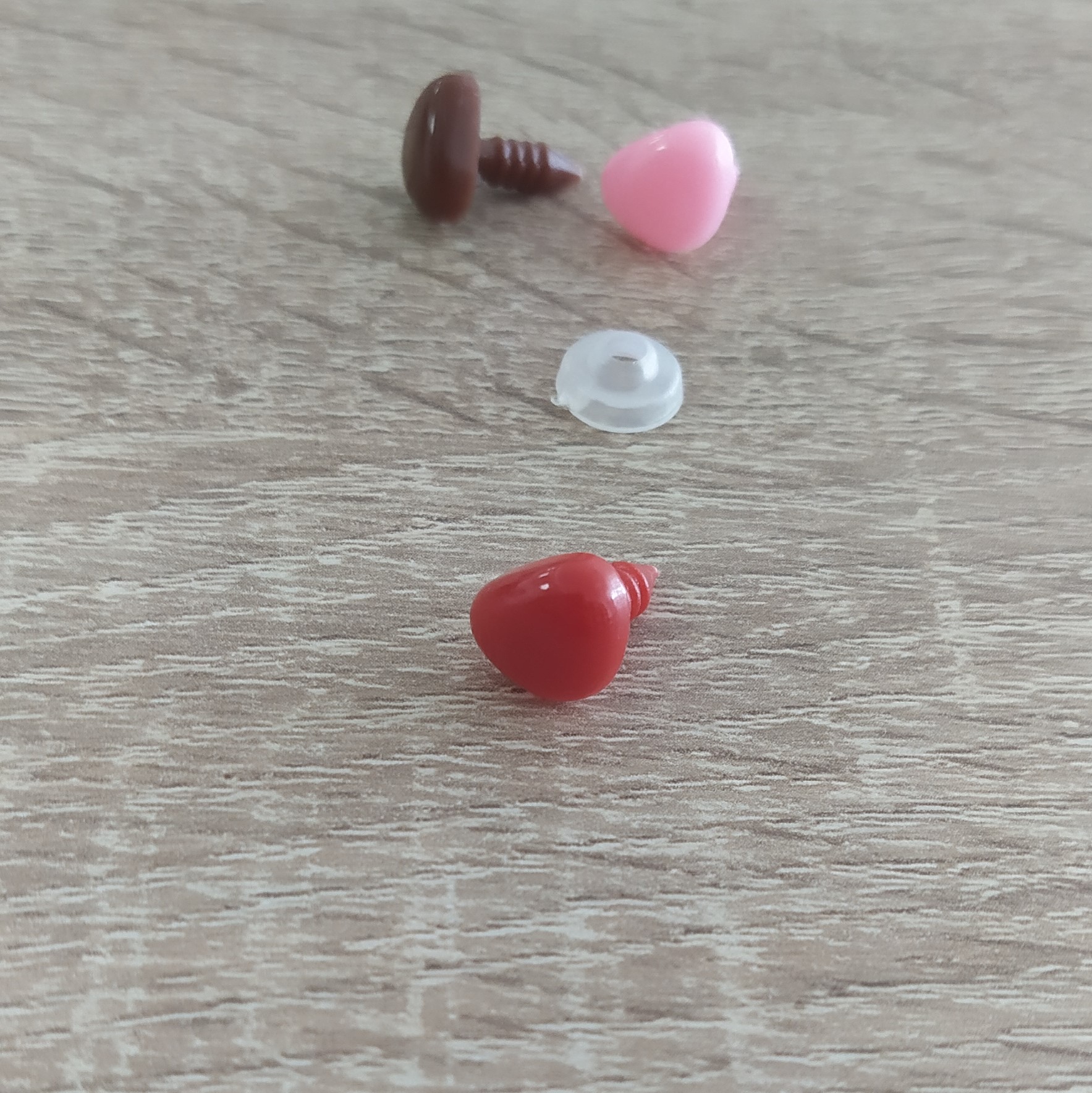 Bezpečnostný nos 9x11mm červený