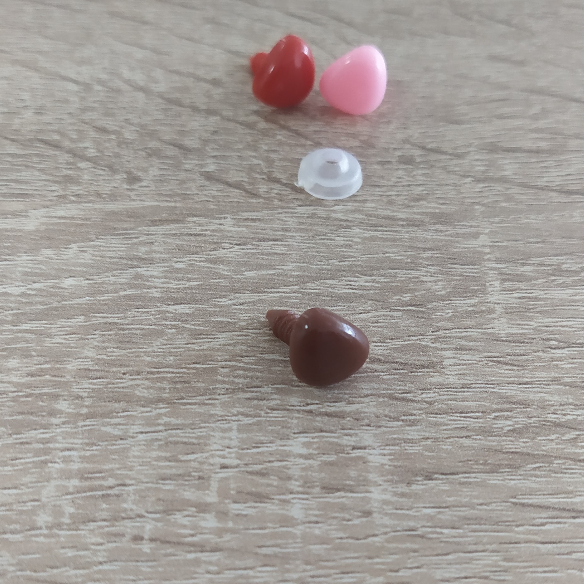 Bezpečnostný nos 9x11mm hnedý