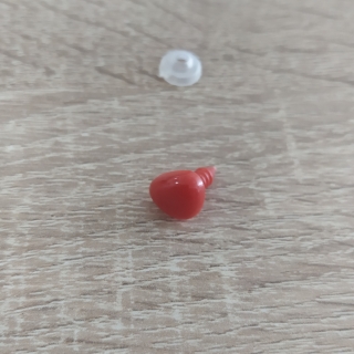Bezpečnostný nos 9x11mm červený